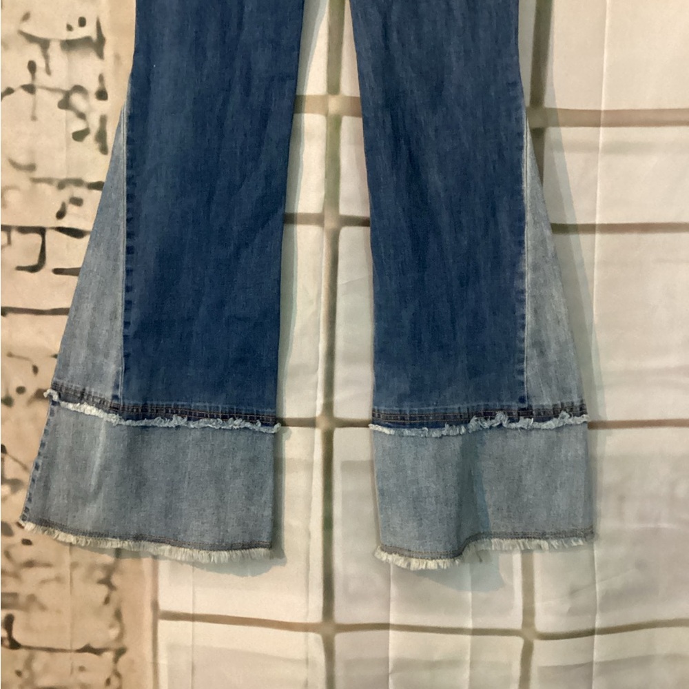 Classic Blue B Collection Retro Bell Bottom Jeans Sz Medium - Picture 8 of 11
